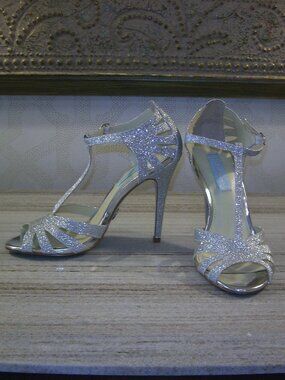 NIB BETSEY JOHNSON SILVER SB-TEE HEELS SHOES 7M
